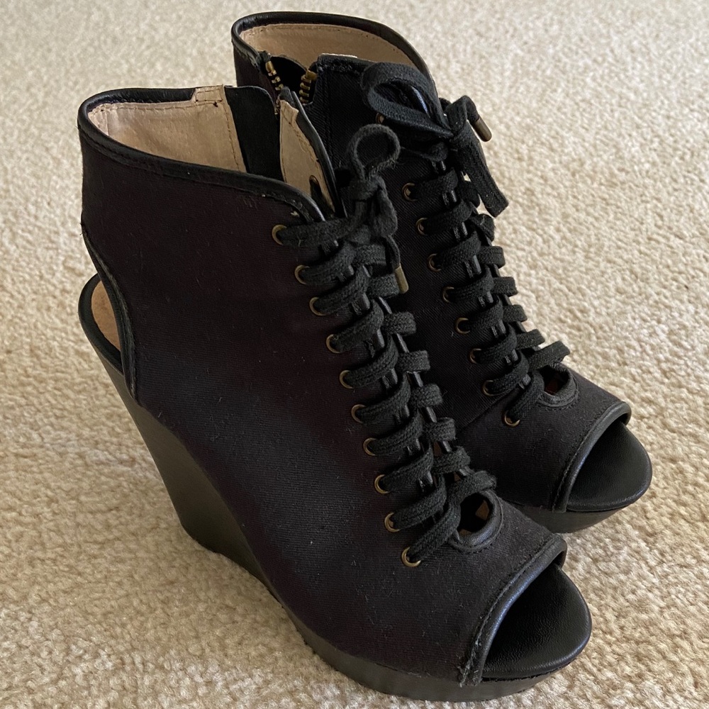 Black Steve Madden laced up wedges